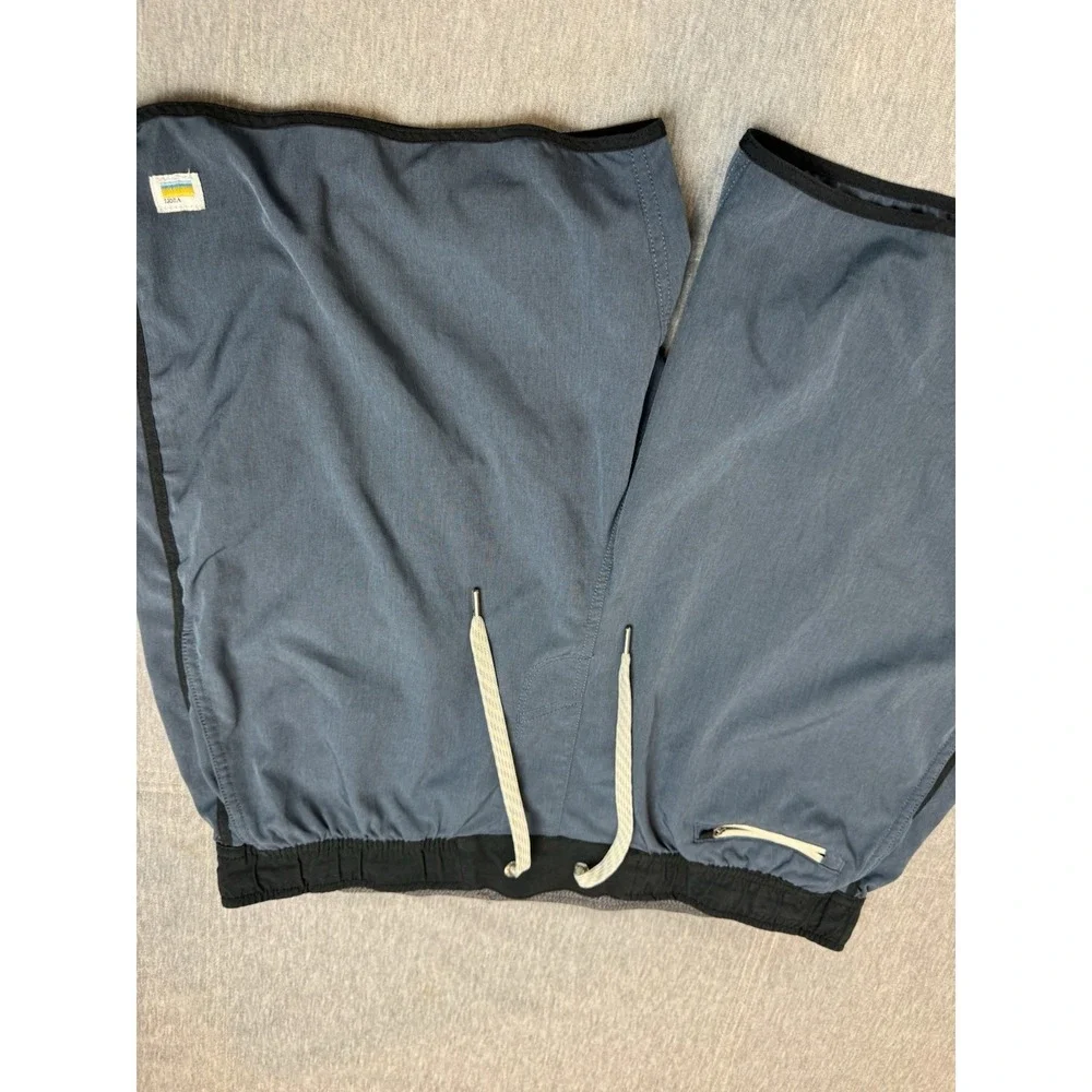 Vuori Men's XL Athletic Shorts Navy Blue Elastic Waist Drawstring Pockets